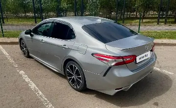Toyota Camry 2019 года за 10 500 000 тг. в Астана