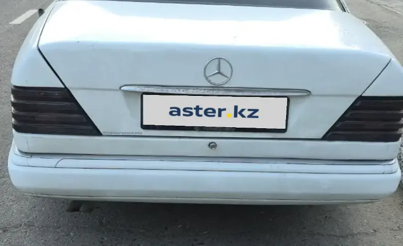 Mercedes-Benz E-Класс 1992 года за 1 700 000 тг. в Усть-Каменогорск фото 4