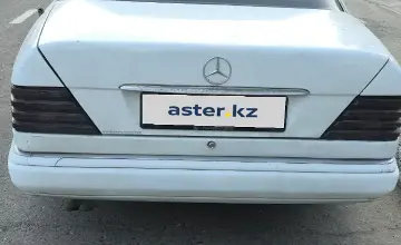 Mercedes-Benz E-Класс 1992 года за 1 700 000 тг. в Усть-Каменогорск фото 4