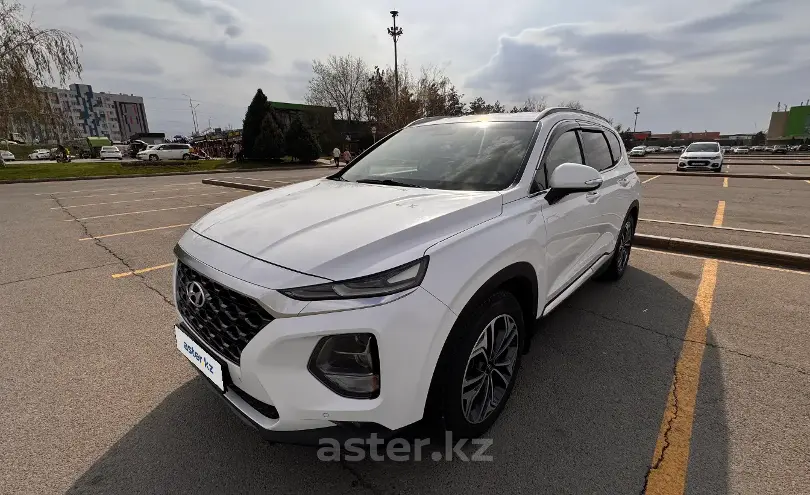 Hyundai Santa Fe 2018 года за 12 000 000 тг. в Алматы