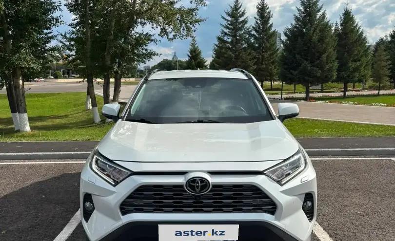 Toyota RAV4 2021 года за 19 300 000 тг. в Астана