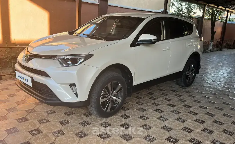 Toyota RAV4 2017 года за 11 200 000 тг. в Шымкент