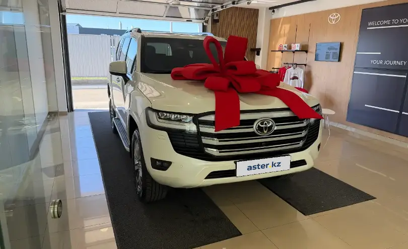Toyota Land Cruiser 2025 года за 65 000 000 тг. в Астана