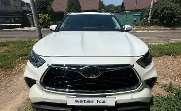 Toyota Highlander 2023 года за 28 000 000 тг. в Алматы фото 1