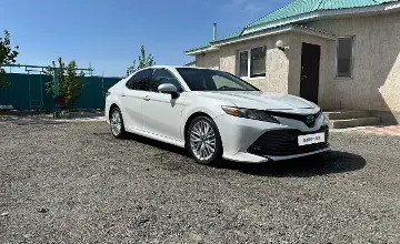 Toyota Camry 2018 года за 10 500 000 тг. в Атырау