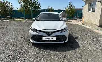 Toyota Camry 2018 года за 10 500 000 тг. в Атырау фото 4