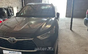 Toyota Highlander 2022 года за 28 000 000 тг. в Алматы фото 1