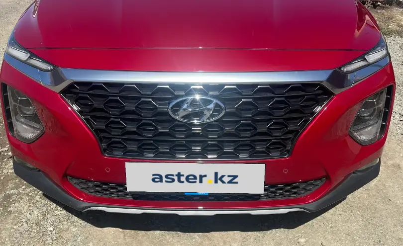Hyundai Santa Fe 2018 года за 13 000 000 тг. в Семей