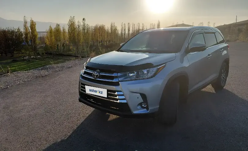 Toyota Highlander 2019 года за 16 000 000 тг. в Алматы