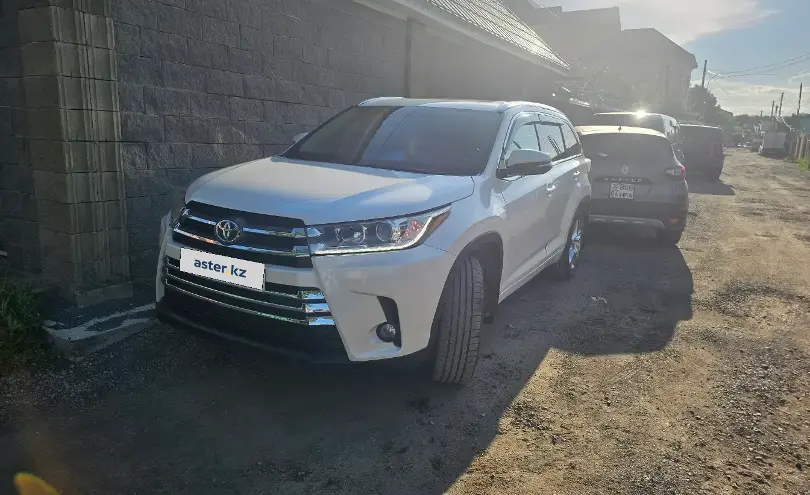 Toyota Highlander 2014 года за 17 000 000 тг. в Актобе