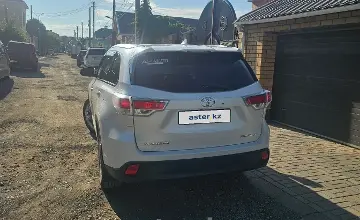 Toyota Highlander 2014 года за 17 000 000 тг. в Актобе фото 2