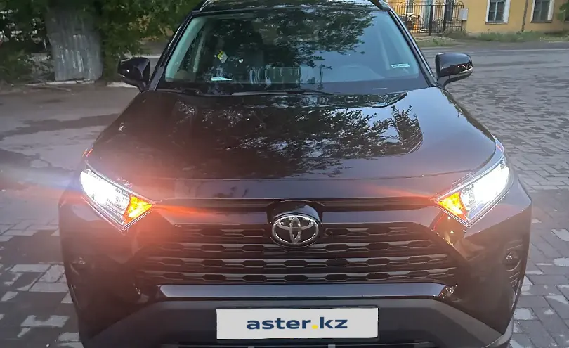 Toyota RAV4 2020 года за 14 500 000 тг. в Караганда