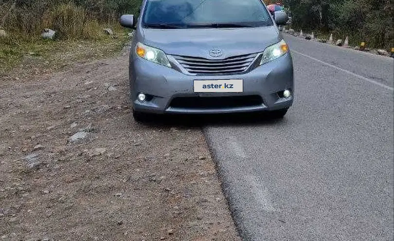 Toyota Sienna 2016 года за 15 000 000 тг. в Алматы фото 3