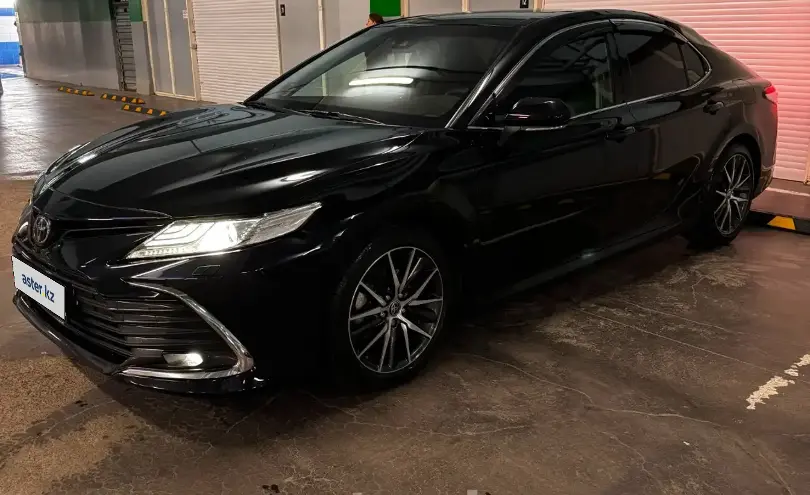 Toyota Camry 2021 года за 16 000 000 тг. в Астана