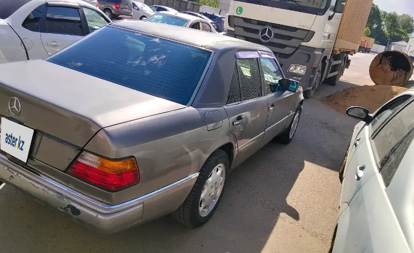 Mercedes-Benz E-Класс 1992 года за 1 200 000 тг. в Астана фото 2