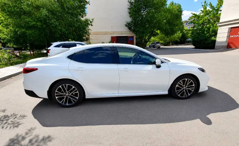 Toyota Camry 2024 года за 24 000 000 тг. в Астана