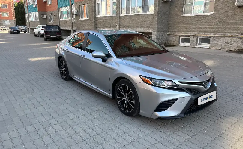 Toyota Camry 2018 года за 12 500 000 тг. в Актобе фото 3