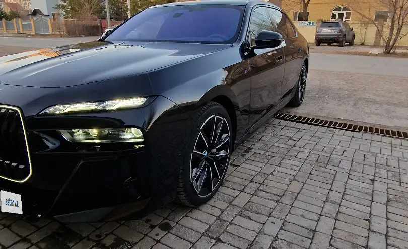 BMW 7 серии 2023 года за 65 000 000 тг. в Астана