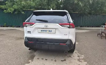 Toyota RAV4 2020 года за 14 800 000 тг. в Актюбинская область фото 3