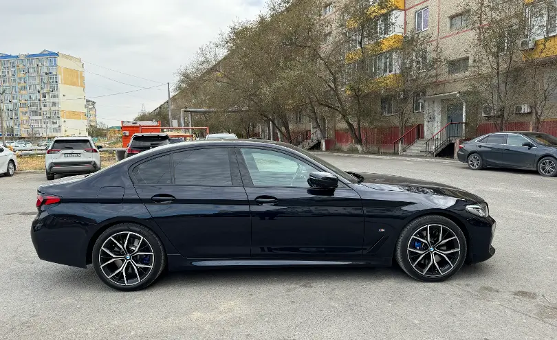 BMW 5 серии 2022 года за 26 000 000 тг. в Атырауская область фото 2