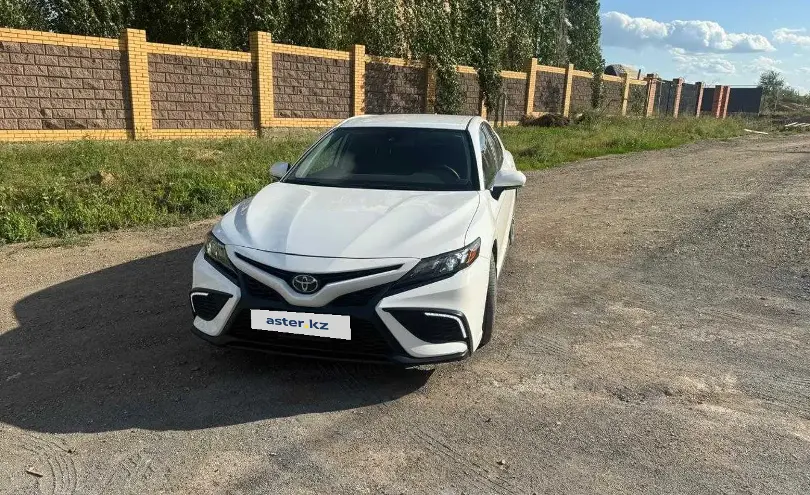 Toyota Camry 2023 года за 14 800 000 тг. в Актобе фото 3