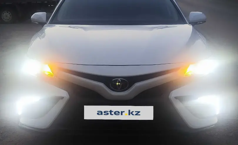 Toyota Camry 2023 года за 14 800 000 тг. в Актобе
