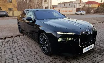 BMW 7 серии 2023 года за 65 000 000 тг. в Астана фото 2