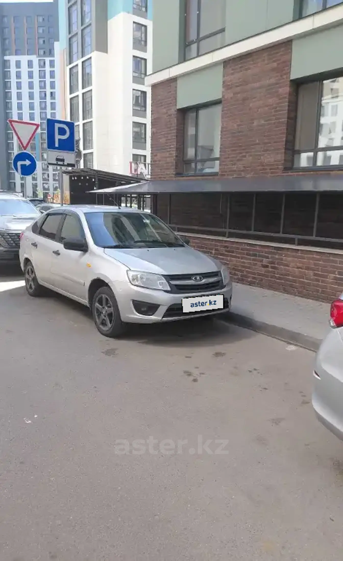 LADA (ВАЗ) Granta 2016 года за 1 900 000 тг. в Астана фото 3