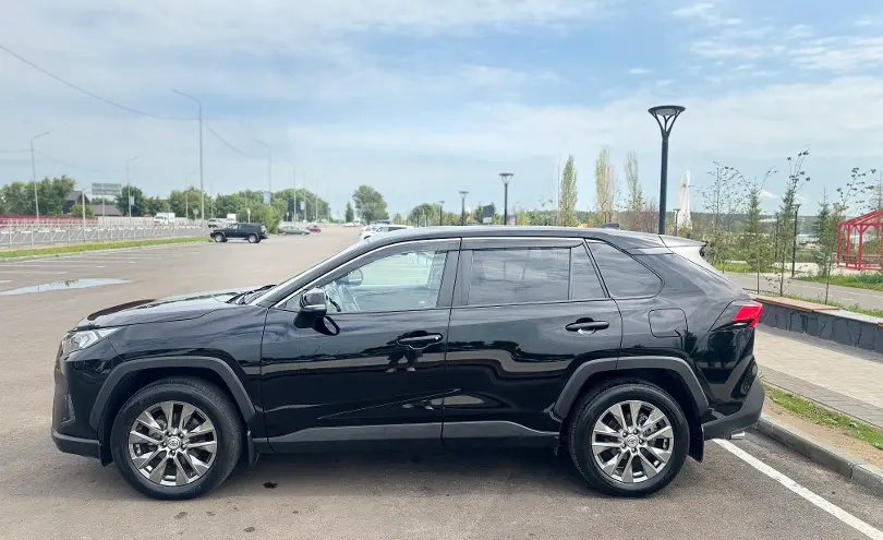 Toyota RAV4 2021 года за 15 300 000 тг. в Петропавловск