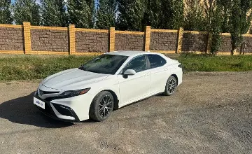 Toyota Camry 2023 года за 14 800 000 тг. в Актобе фото 1