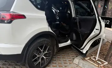 Toyota RAV4 2017 года за 12 600 000 тг. в Алматы фото 3