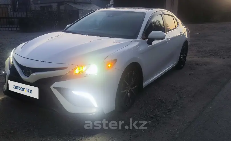 Toyota Camry 2023 года за 14 800 000 тг. в Актобе фото 2