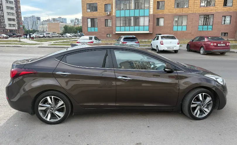 Hyundai Elantra 2015 года за 6 600 000 тг. в Астана фото 3