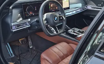 BMW 7 серии 2023 года за 65 000 000 тг. в Астана