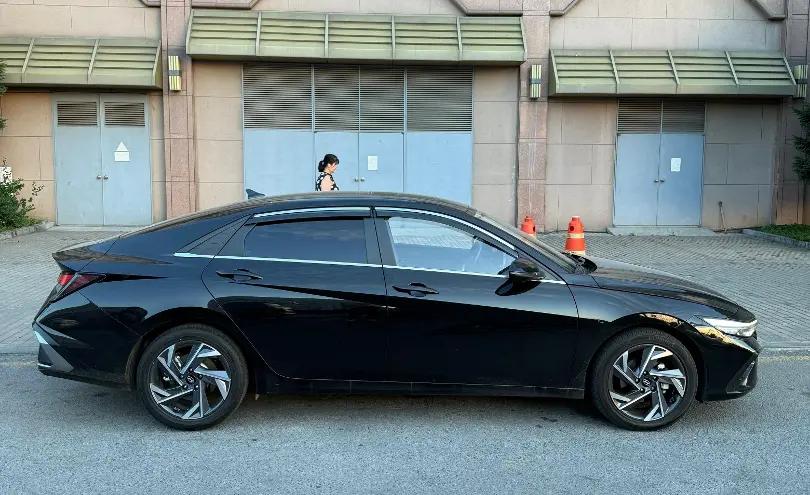 Hyundai Elantra 2024 года за 8 100 000 тг. в Алматы фото 3