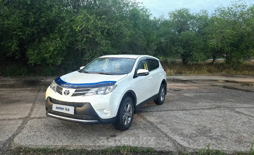 Toyota RAV4 2015 года за 15 600 000 тг. в Семей