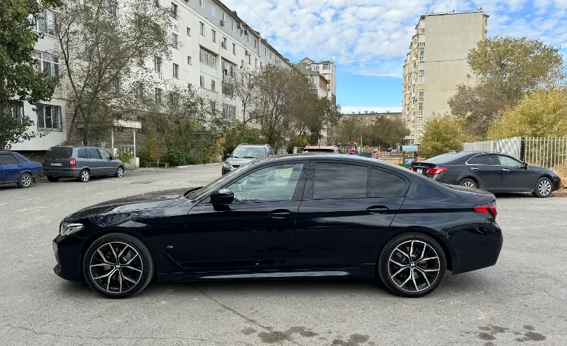 BMW 5 серии 2022 года за 26 000 000 тг. в Атырауская область фото 4