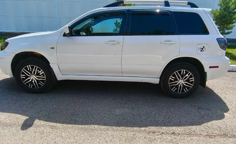 Mitsubishi Outlander 2004 года за 3 600 000 тг. в Астана