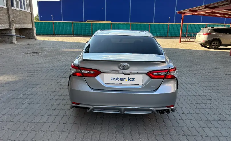 Toyota Camry 2018 года за 12 500 000 тг. в Актобе