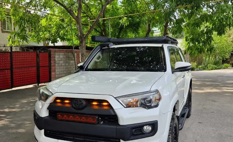 Toyota 4Runner 2018 года за 24 000 000 тг. в Алматы