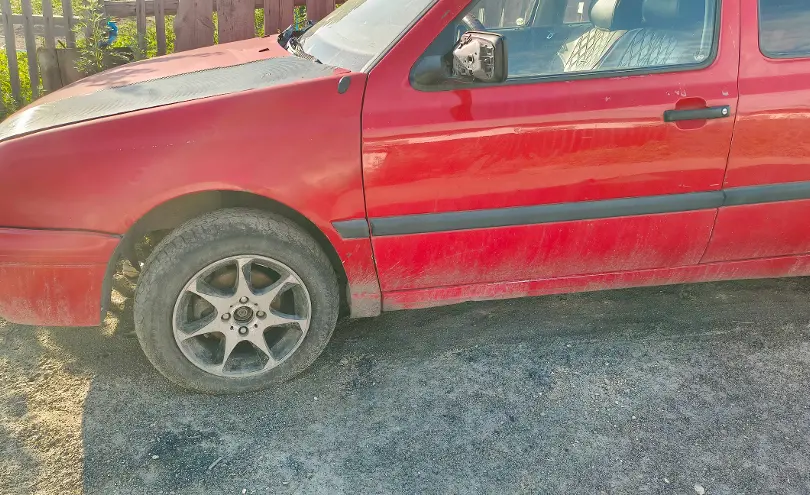 Volkswagen Golf 1995 года за 600 000 тг. в Караганда фото 2