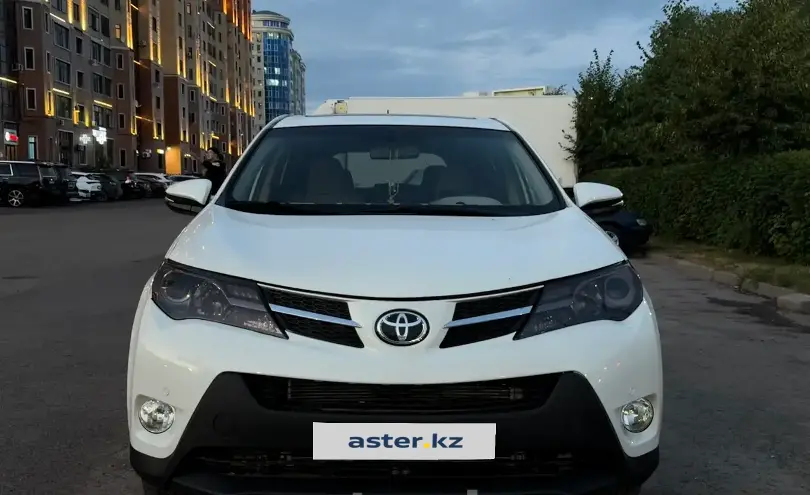 Toyota RAV4 2014 года за 10 000 000 тг. в Астана