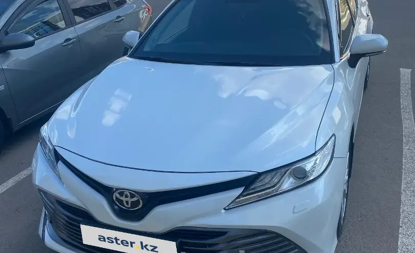 Toyota Camry 2018 года за 14 000 000 тг. в Караганда