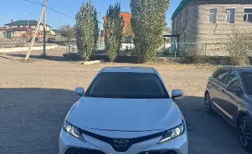 Toyota Camry 2018 года за 11 500 000 тг. в Семей фото 3