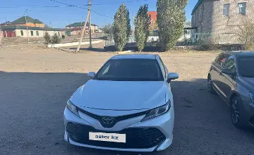 Toyota Camry 2018 года за 11 500 000 тг. в Семей фото 2