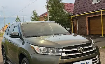 Toyota Highlander 2019 года за 18 000 000 тг. в Астана фото 3