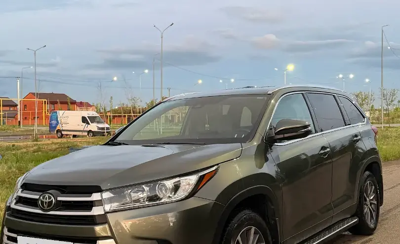 Toyota Highlander 2019 года за 18 000 000 тг. в Астана