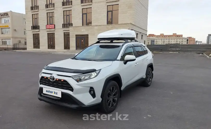 Toyota RAV4 2023 года за 22 000 000 тг. в Актау
