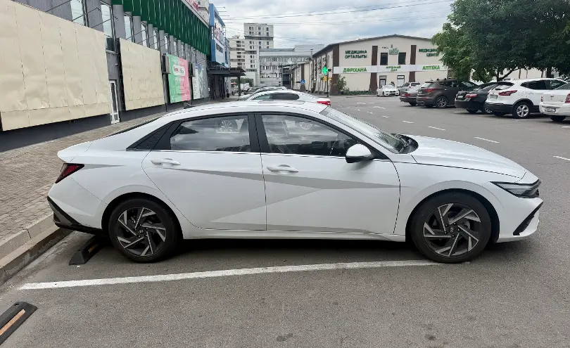 Hyundai Elantra 2024 года за 8 715 000 тг. в Алматы фото 4