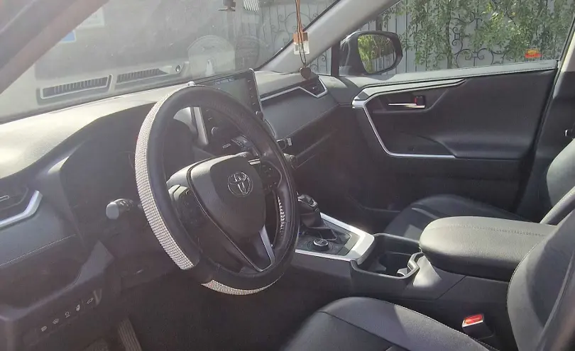 Toyota RAV4 2020 года за 18 000 000 тг. в Алматы фото 3